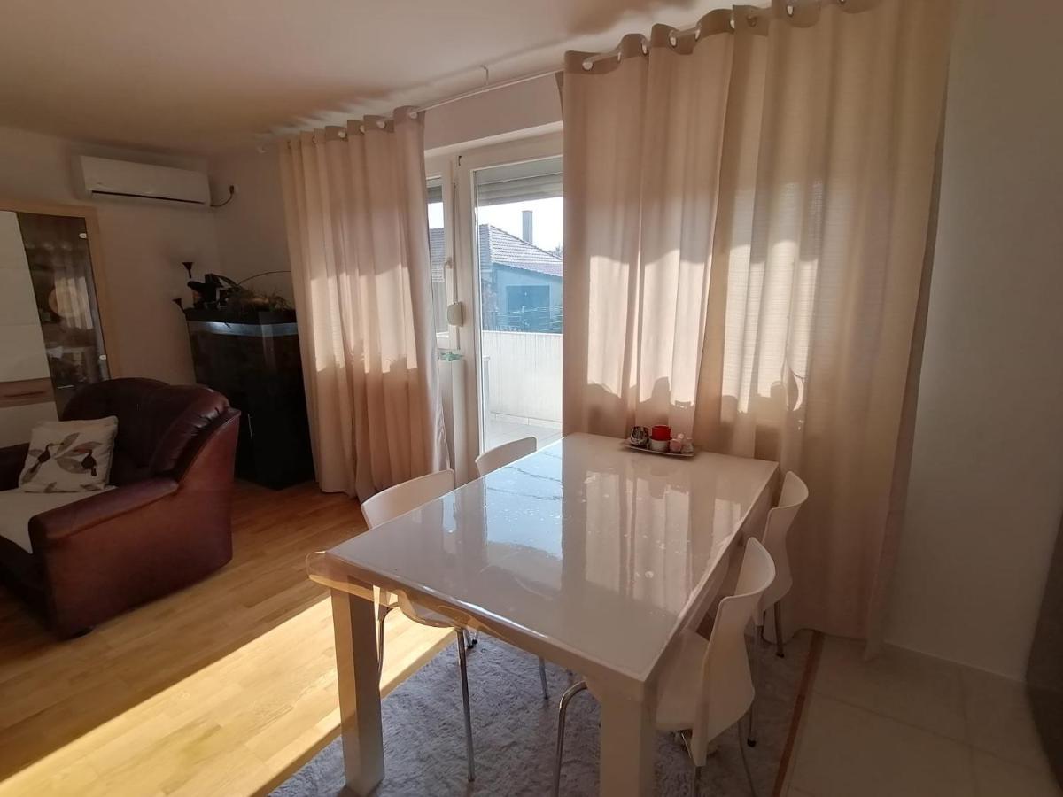 Airport Apartment Surčin Eksteriør billede